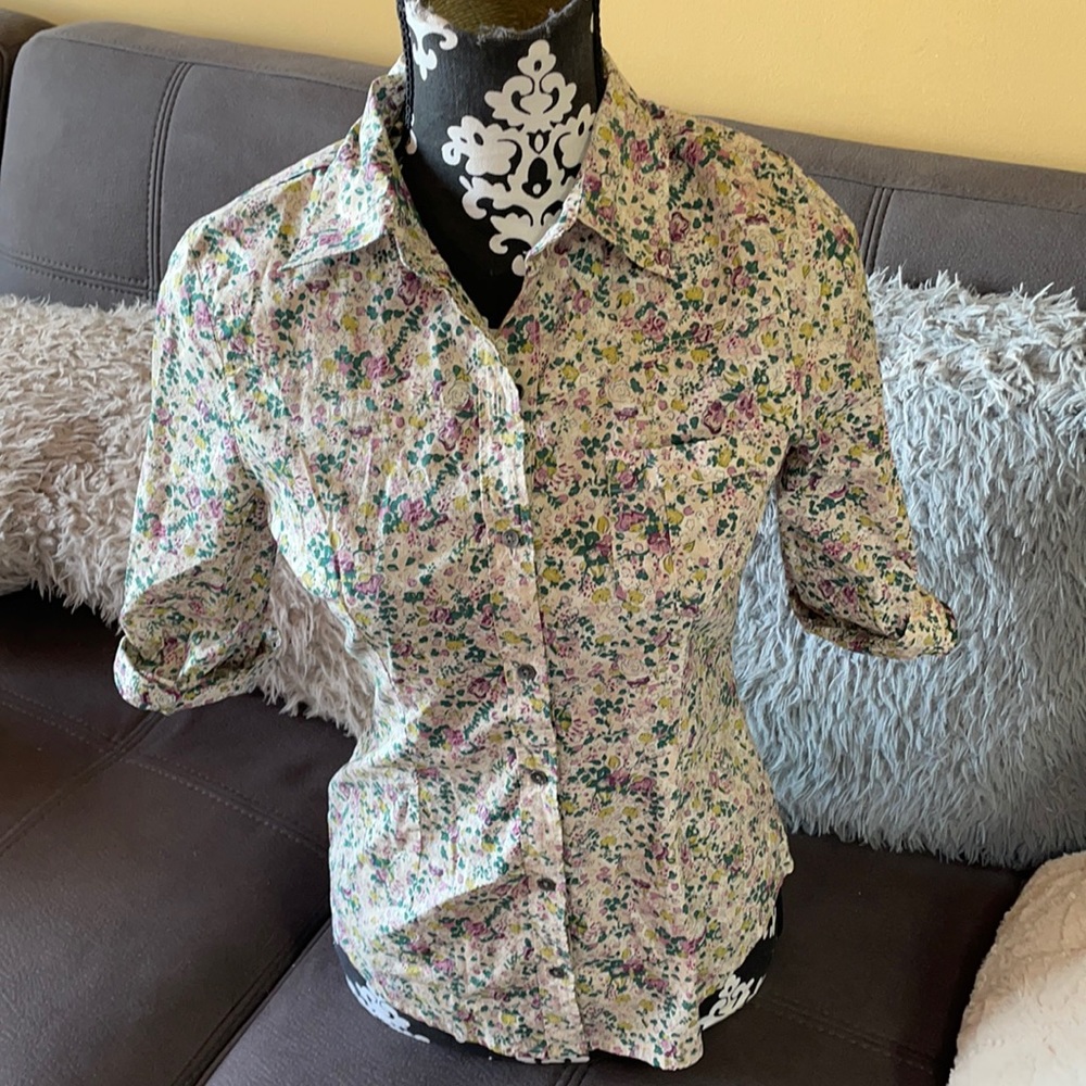 MUDD Floral Design Short Sleeve Blouse NWT Size Medium